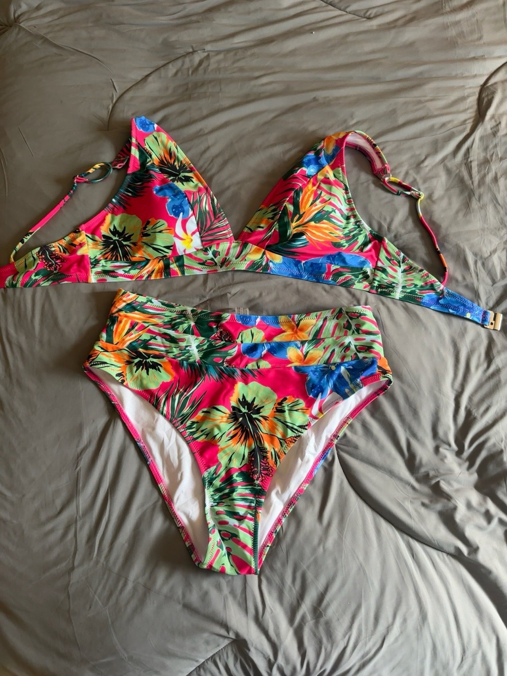 Women’s Tropical Floral Bikini Set
Size Large